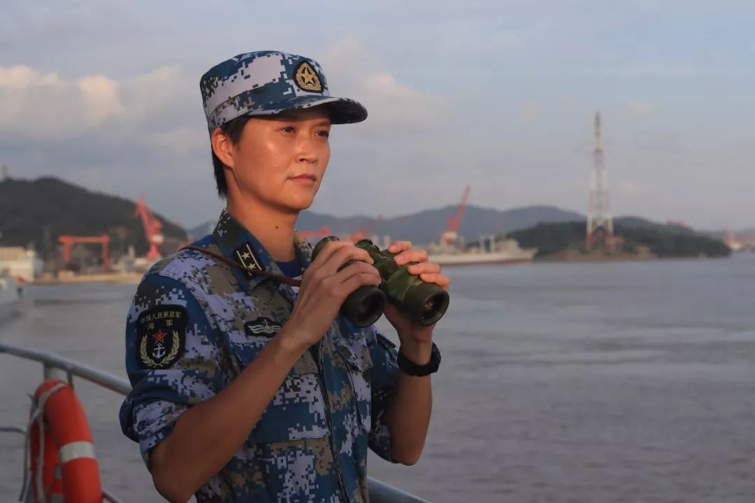 郑州舰实习舰长韦慧晓即将迎接考核 海军首位女舰长有