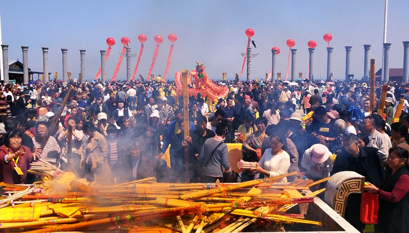 根在泌阳盘古山下万人回来了