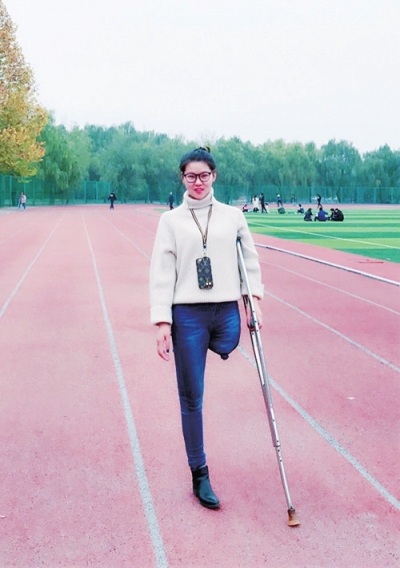 励志!河南独腿女孩靠自己买房买车开公司