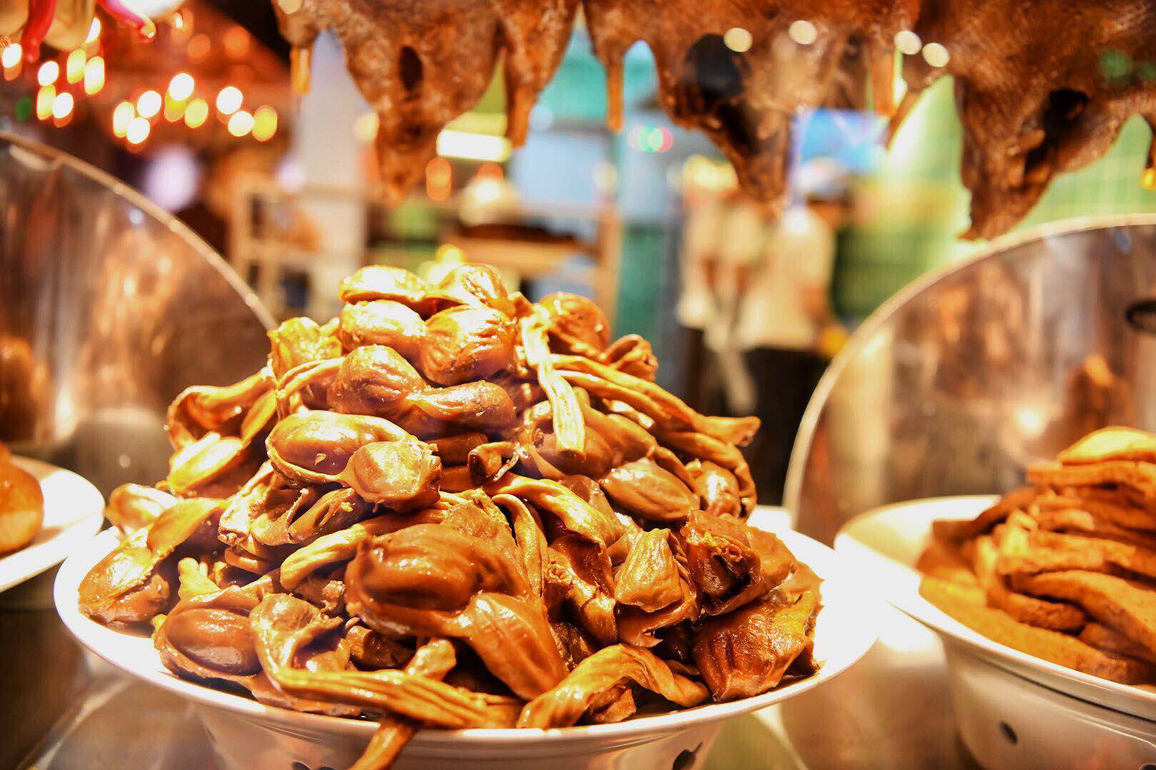 三千功金奖狮头鹅郑州首现身丹尼斯大卫城喜迎食神蔡澜心头宝