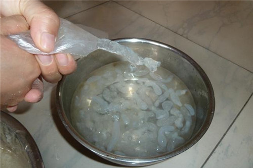 惊悚!人造海蜇丝真的存在 仅三种化学原料就能"兑"成