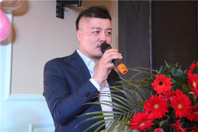 中国名厨石万荣郑州收徒再现传统厨师拜师礼