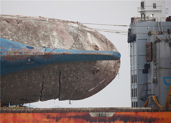 致295人遇难的韩国"世越"号出水 九具遗体或在船内-大河新闻