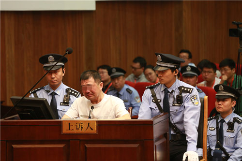 杀人罪,判处死刑,剥夺政治权利终身;赔偿附带民事原告人李芬医疗费