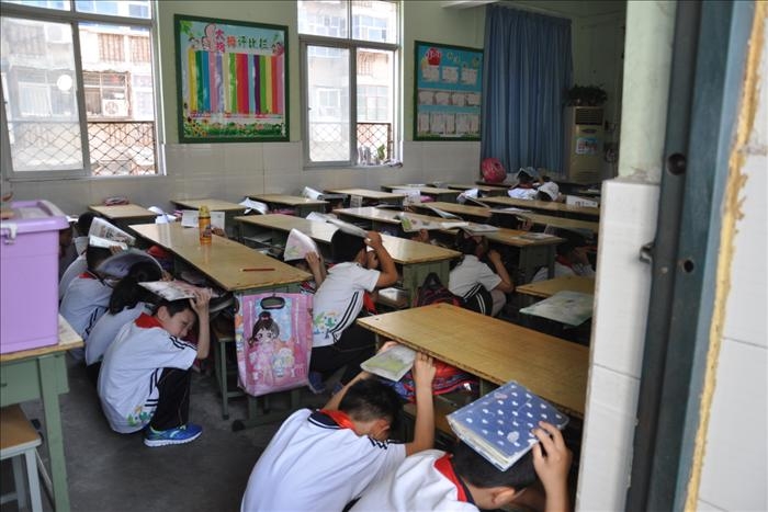 "地震"来了,郑州中原区桐淮小学有序逃生!