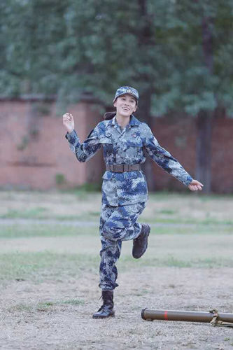 《真正男子汉》第二季空军篇中,杨幂,佟丽娅,张蓝心,沈梦辰四位女兵