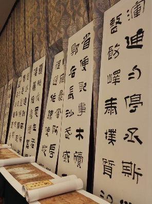 张继先生将中国书画千字文作品捐赠给家乡